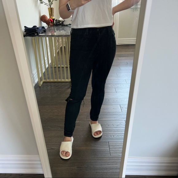 BDG Ripped high-rise black jeans - Picture 3 of 4